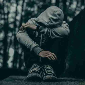 دانلود آهنگ شاید اون یکی دیگرو دوست داره
